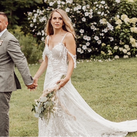 Grace Loves Lace Wedding Dress and Veil - Picture 4 of 10